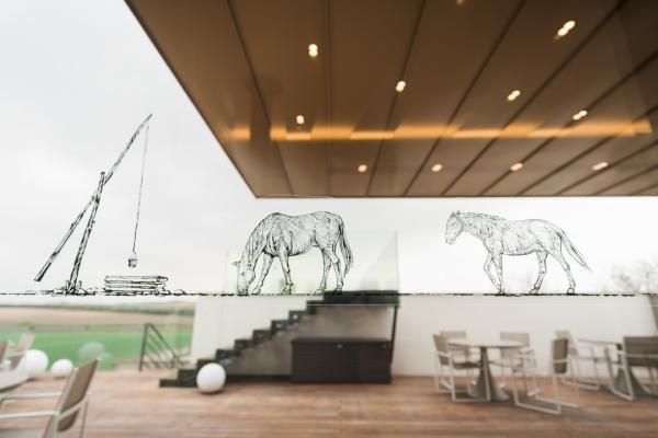 Nnamfo adɔfo ne bobesa pa akyigyinafo